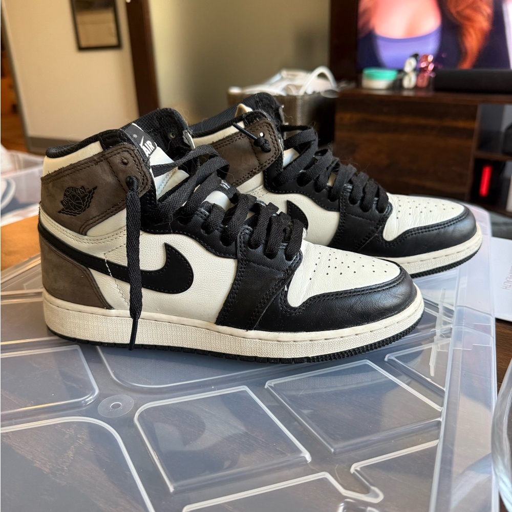 Air Jordan 1 Retro high OG Sneakers - Mocha’s - Picture 6 of 6